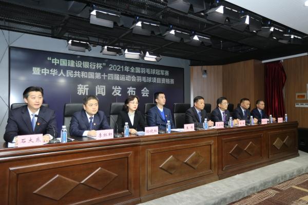 NBA球员不打篮球能干啥？字母卖香烟，甜瓜混黑帮，一人继承王位