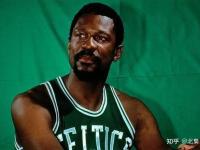 美国的NBA篮球赛非常精彩.因此吸引了众多观众．在NBA篮球赛中经常能看到这样的场面：在终场前0.1s的时候.运动员把球投出且准确命中.获得比赛的最后胜利．已知球的质量为m.运动员将篮球投出时球离地的